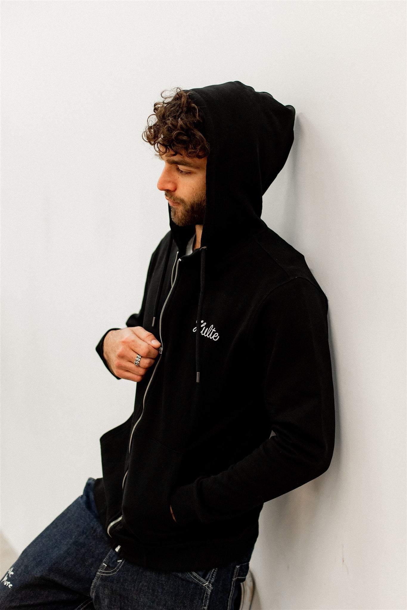HOODIE ZIP SCRIPT BLACK